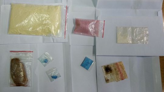 Czy bierze narkotyki?