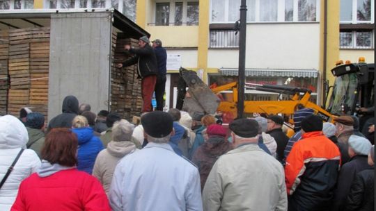 Czy burmistrz rozładowywać będzie samochód z jabłkami?