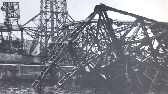 Czy odpowiemy na to pytanie, patrząc na swoje odbicie w blachach lustrzanych?