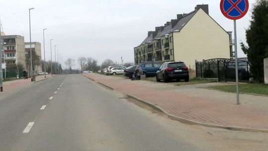 Czy pojazdy na zdjęciu są zaparkowane prawidłowo?