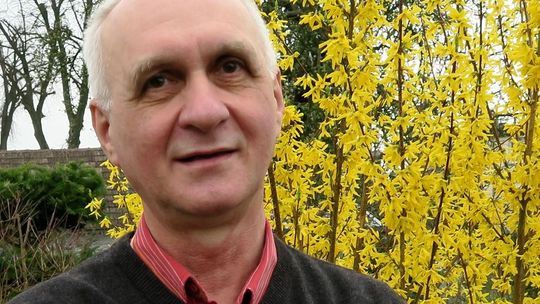 Czy przejazd przez bramę do ogrodów jest odpowiednio dostępny?