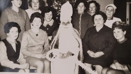 Czyje to zdjęcie i kogo przedstawia?