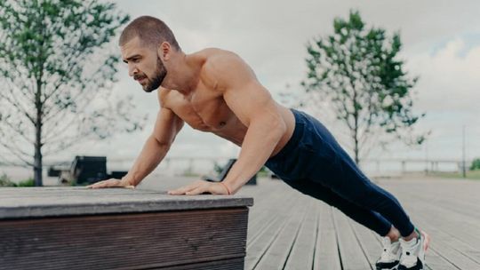 Czym jest mięsień dwugłowy i jak go ćwiczyć?