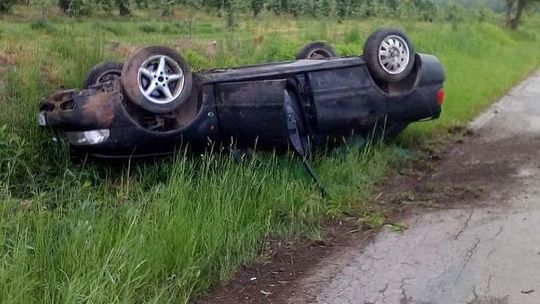 Dachował. Cztery osoby w szpitalu