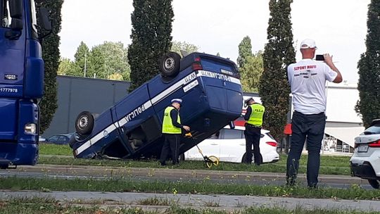 Dachował policyjny radiowóz