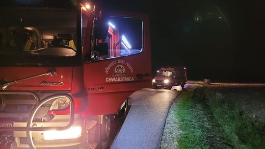 Dachował samochód. Jedna osoba została poszkodowana