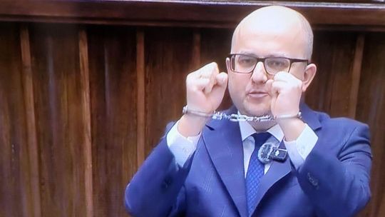 Dariusz Matecki wreszcie w kajdankach - spełniło się marzenie KO? Dariusz Matecki wreszcie w kajdankach - spełniło się marzenie KO?