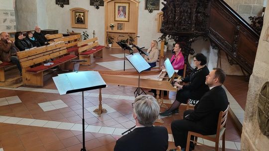 Dawna muzyka zabrzmiała w średniowiecznych murach [FOTO, WIDEO]