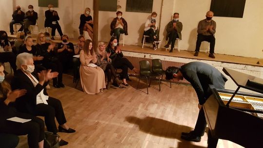 Dawna obora - to prawdziwa sala koncertowa [FOTO, WIDEO]