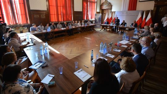 Debata oświatowa z udziałem pedagogów z naszego powiatu