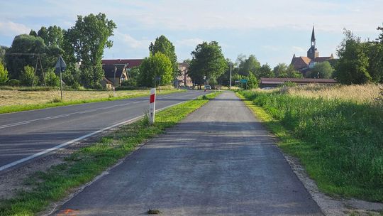 Dino postawią na tym polu niedaleko osiedla