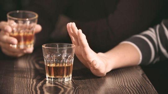 Jednak Polacy ograniczają alkohol? Trzy powody dominują
