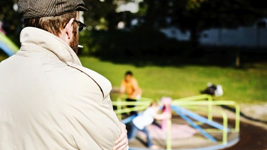 Do dyrektorów szkół trafiają przerażające maile. Łowcy pedofili ostrzegają rodziców