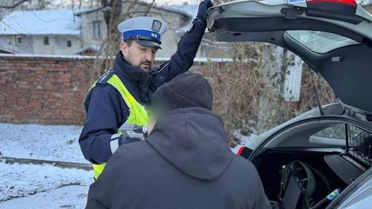 Do Gryfina już nie dojechał. Dmuchał w alkomat