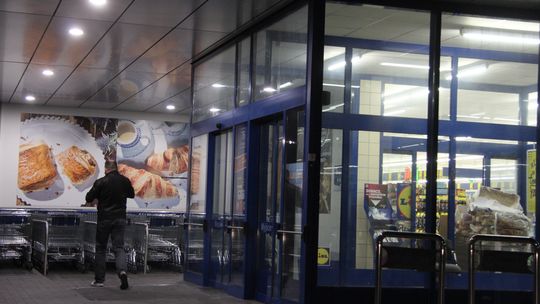 Do której czynne są sklepy