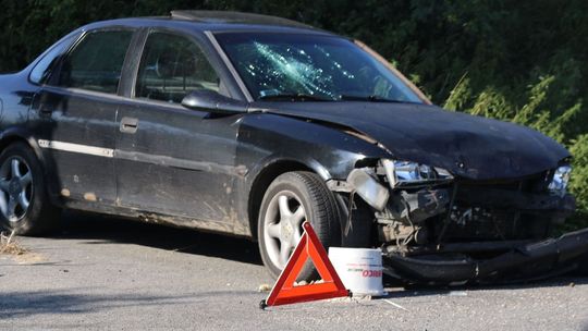 Do stłuczki doszło na krętej drodze wojewódzkiej nr 124
