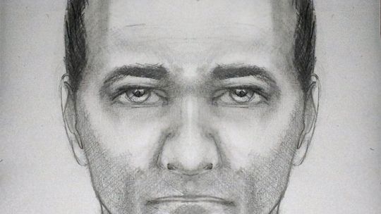 Dobierał się do niej w pociągu. Szuka go policja