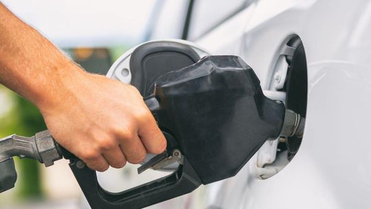 Zatankuj samochód, zanim wyruszysz na S3 czy autostradę lub jadąc do Niemiec