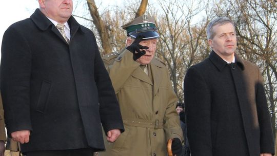 Domaga się od burmistrza oddania pieniędzy