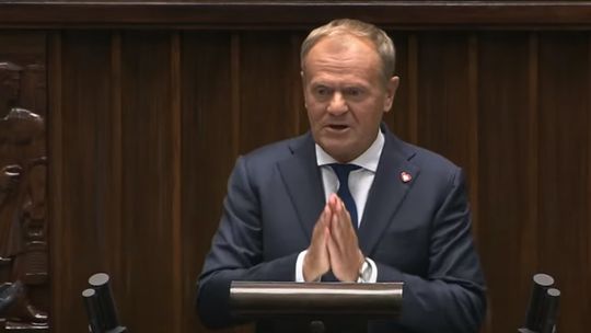 Donald Tusk poprosił o wotum zaufania i zaatakował PiS. Ile szabel ma w Sejmie?