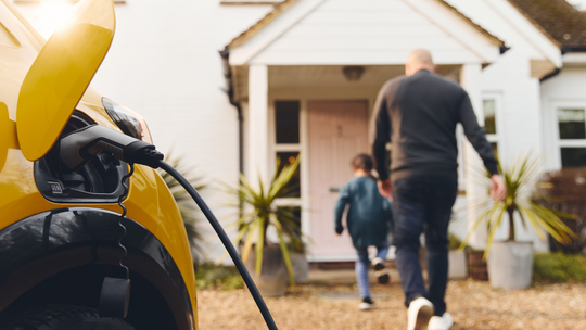 Dopłaty do elektryków po nowemu. Na jakie pieniądze możemy liczyć?