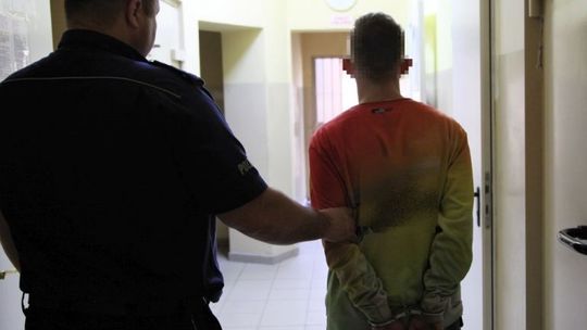 Dostał zarzuty za handel i posiadanie narkotyków