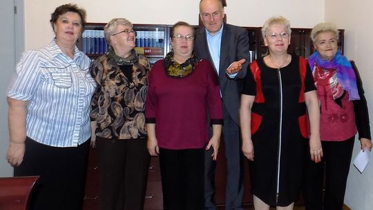 Dostali tysiąc złotych z pensji burmistrza