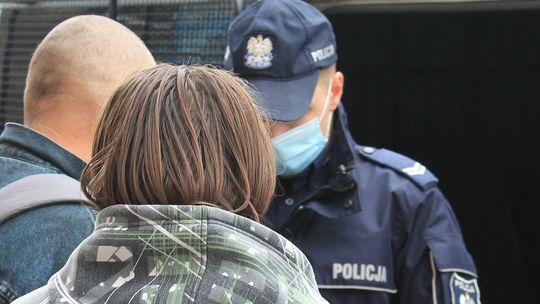 Dostawczakiem wjechał w samochód ciężarnej. Rzecznik gryfińskiej policji wyjaśnia