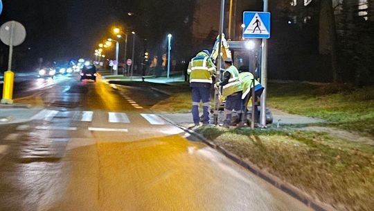Doświetlają ulice w Gryfinie. Lampy stawiają nawet wieczorem