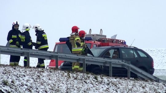 Doszło do czołowego zderzenia. Ranni w szpitalu