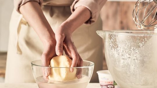 Dowiedz się jak samodzielnie przygotować świeże i oryginalne masło