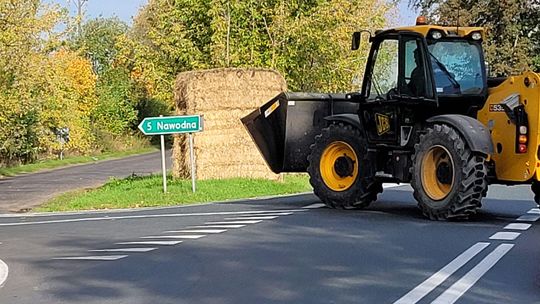 Dożynki były w sierpniu, a korpus witacza stoi do dziś
