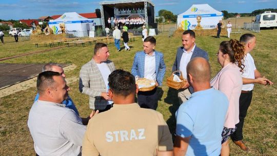 Dożynki w gminie Stare Czarnowo: Koncerty, gwiazda WEEKEND, laser show i darmowe atrakcje
