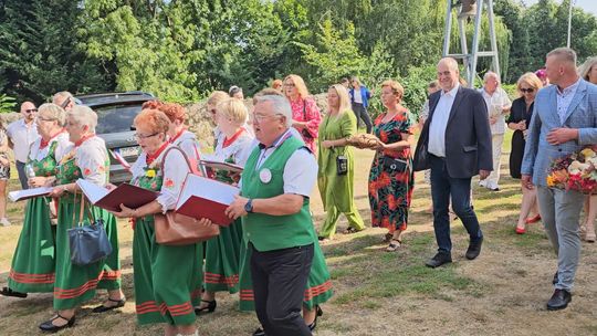Dożynki zaczęli od mszy św. i korowodu. Kościół tak mały, że nie pomieścił wieńców [FILM, FOTO]