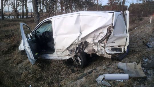 Dramatyczny finał Wigilii. Zderzyły się trzy samochody Dramatyczny finał Wigilii. Zderzyły się trzy samochody