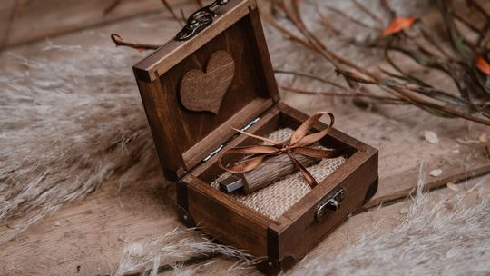 Drewniane pudełka - świetny sposób na przechowywanie zdjęć lub filmów Drewniane pudełka - świetny sposób na przechowywanie zdjęć lub filmów