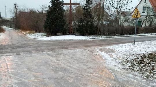 Droga zamieniła się w lodowisko. Mieszkańcy alarmują!