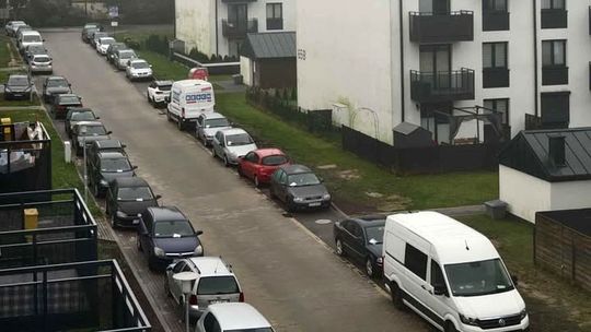 Drogę wybudowali. A co z miejscami parkingowymi? Straż miejska straszy mandatami