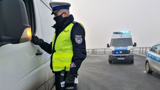 Drogowy bilans – duży ruch i zatrzymani nietrzeźwi kierowcy