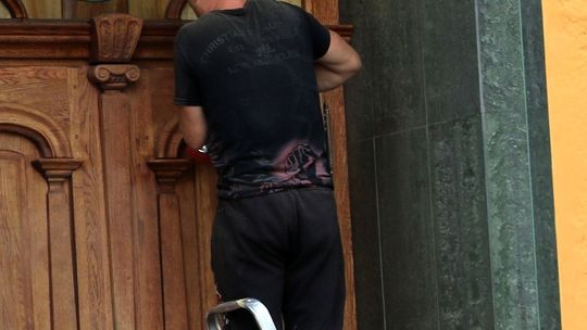 Drzwi do urzędu będą jak nowe