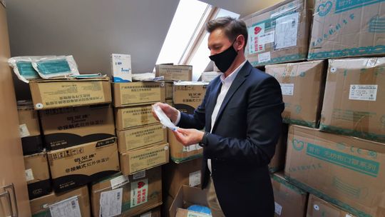 Duża dostawa najpotrzebniejszych środków ochrony osobistej do blisko 100 placówek na Pomorzu Zachodnim