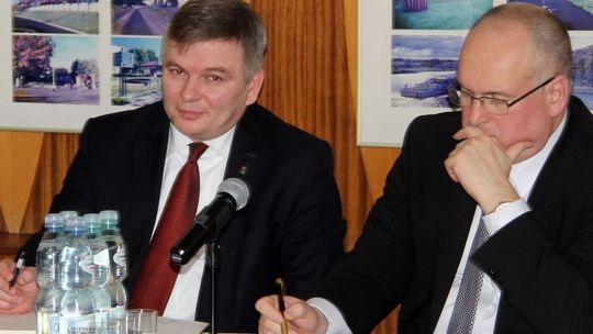 Dwóch kandydatów na audytora wewnętrznego