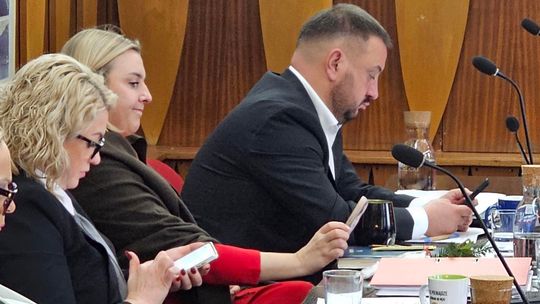 Dymisja Milera. Ucieczka przed odpowiedzialnością na ciepłą posadkę?