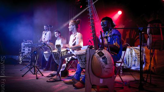 Dyrektor Barbara Andrzejczyk zaprasza do bębnienia