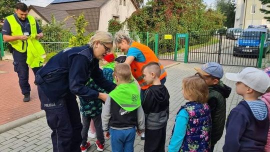 Dzieci otrzymają odblaskowe chusty Dzieci otrzymają odblaskowe chusty