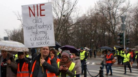 Dzieci to nie króliki doświadczalne! – manifestują nauczyciele