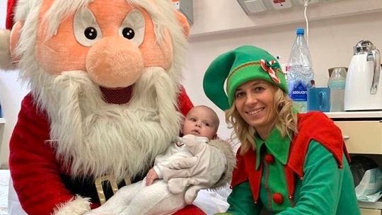 Dzieci w szpitalu odwiedzili MotoMikołaj i Elf