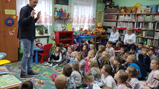 Dzieciaki kontra pisarz [FOTORELACJA]