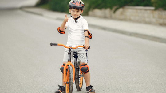 Dziecko na ścieżce rowerowej musi być bezpieczne. Nieznajomość oprawa to też słone mandaty