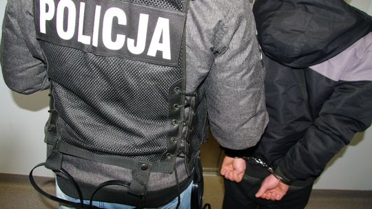 Dzięki monitoringowi namierzyli wandala, który zniszczył kilkanaście samochodów Dzięki monitoringowi namierzyli wandala, który zniszczył kilkanaście samochodów